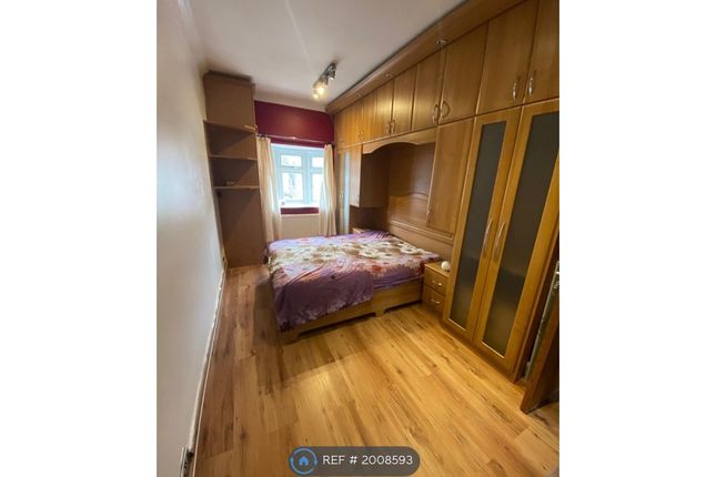Room to rent in Campbell Avenue, Ilford