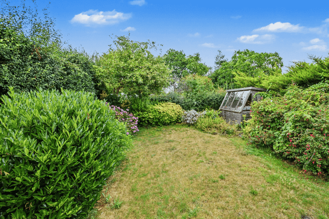 42, Wings Road, Surrey photo 2