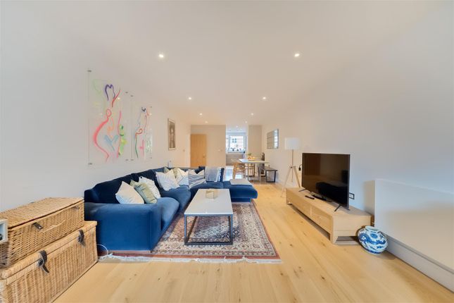 Flat for sale in Plough Way, London