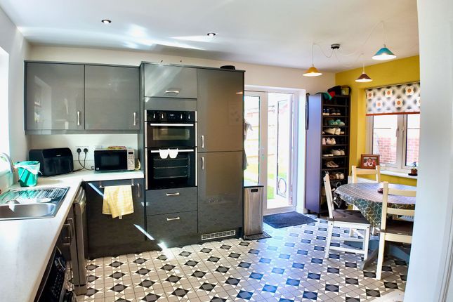 5 Birch Way, Bargoed photo 3