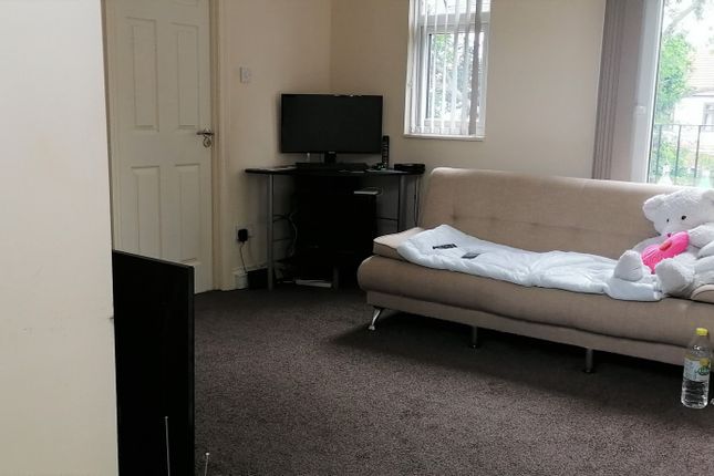 Thumbnail Flat to rent in Clarendon Gardens, Ilford, Essex