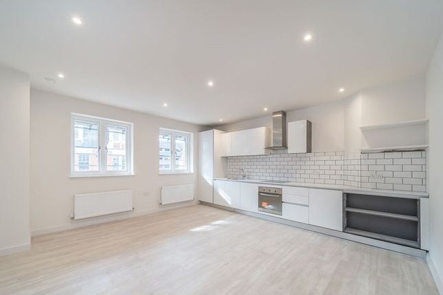 Flat to rent in Burleigh Way, Enfield