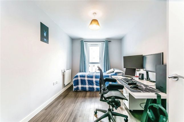 Flat for sale in Cabot Close, Croydon, Surrey