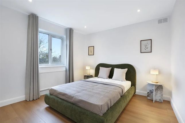 Upper Richmond Road, London photo 4
