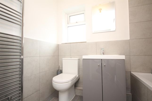 Flat to rent in Madrid Road, Guildford