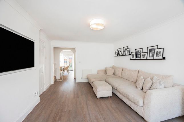 256 Malkin Drive, Harlow photo 3