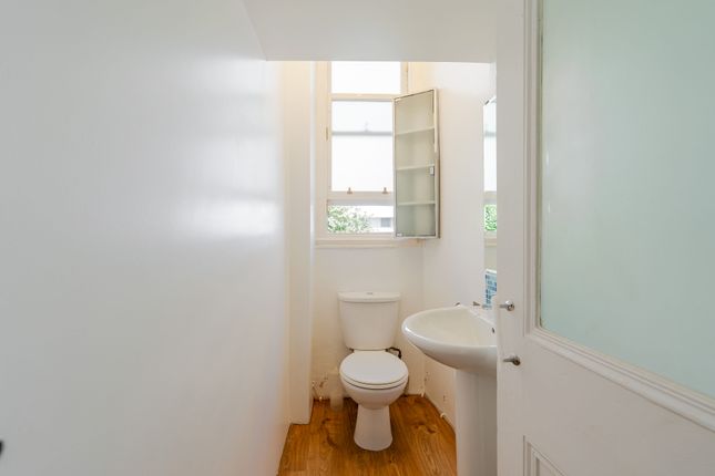 2F4 26, Henderson Gardens, Edinburgh photo 4