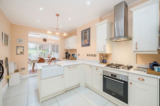 98, Ravensbourne Road, London photo 3