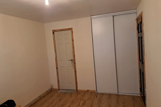 Kinder Close, London photo 2