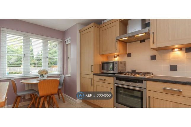 George V Close, Watford photo 2