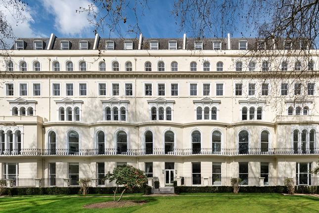 Flat to rent in Kensington Gardens Square, London