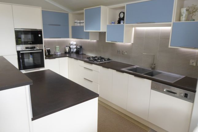 Mobile/park home for sale in Edgeley Parl, Farley Green, Guildford, Surrey