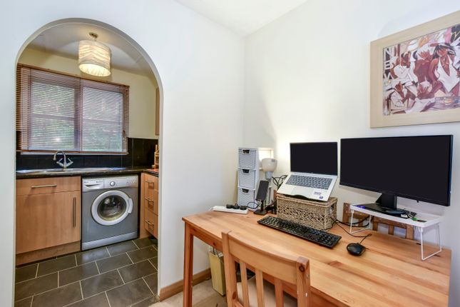 20 Osprey Close, Falcon Way, Watford photo 4