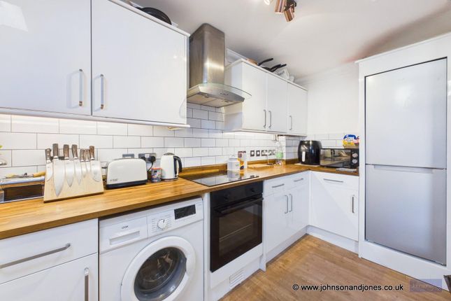 Flat 9 Fox Court, Fox Lane North, Chertsey photo 3