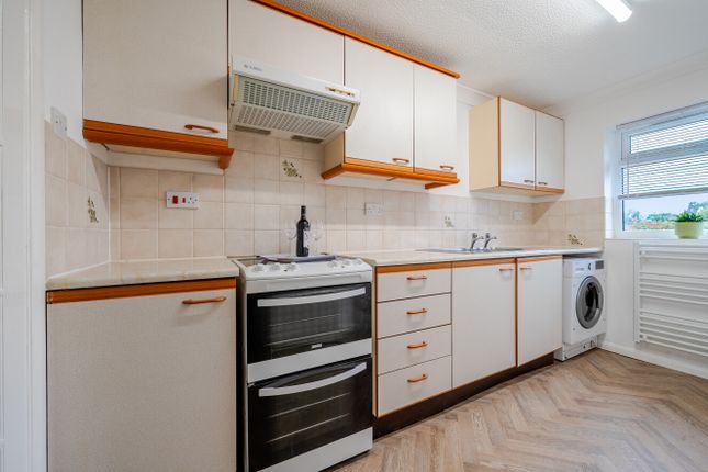 3 Falcon Court, Taunton photo 3