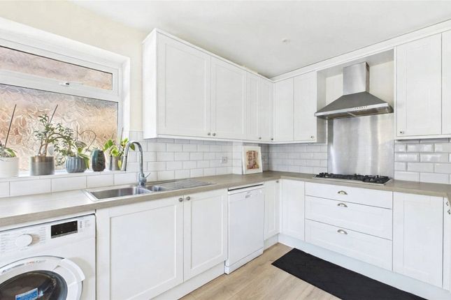 6, Govett Grove, Surrey photo 3
