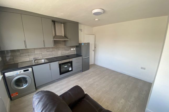 First Floor Flat, Green Parade, Whitton Road, Tw3 2En
