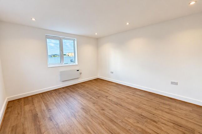 Flat 4, 32, Gambole Road, LONDON photo 3