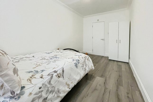 Goodwood Avenue, Enfield photo 3