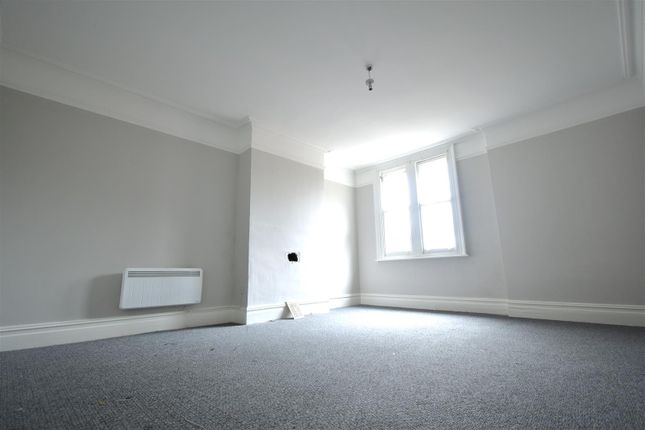 Flat to rent in High Street, Weybridge