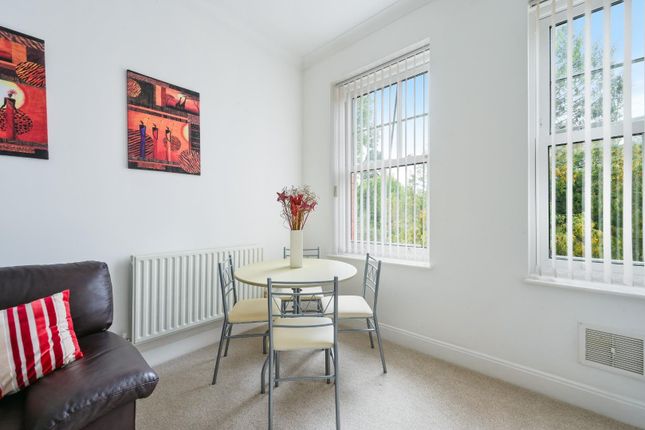 5 Winchester House, Phoenix Close, Epsom photo 4