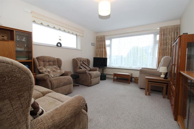 43, Derwent Avenue, Ramsgate photo 2