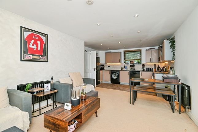 115, Clifford Way, Maidstone photo 4