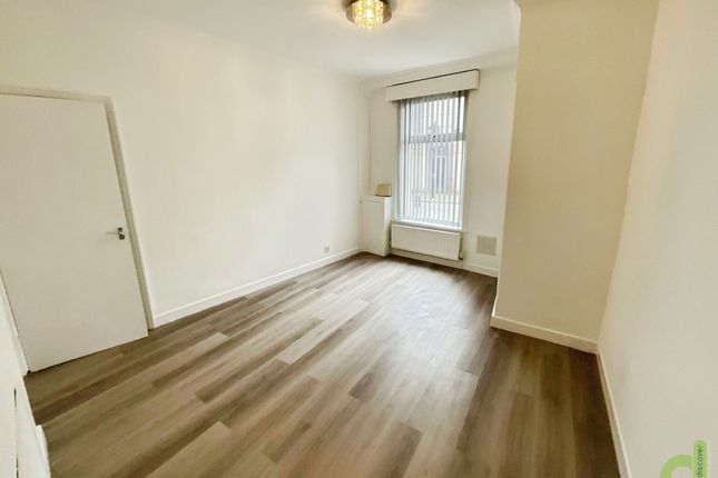 4 Hollins Grove Street, Darwen photo 4