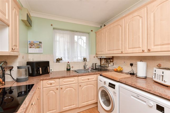 Broomfield Crescent Cliftonville, Margate photo 3