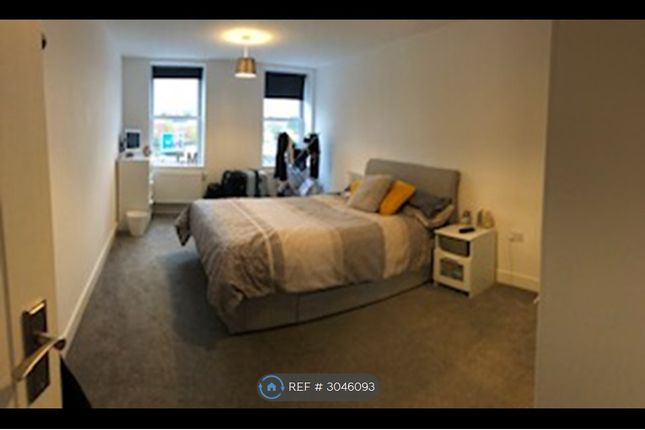 Flat, Middleton House High Street, Horley photo 3