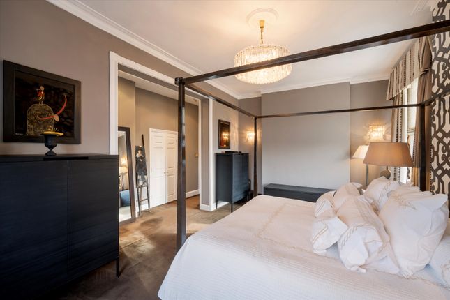 Flat for sale in Cheyne Walk, London