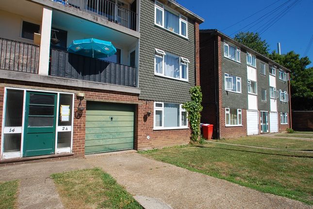 1-bed flat on Hiljon Crescent, Gerrards Cross, £1,100/mo