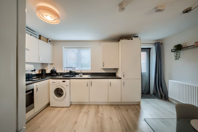 61, Sandringham Avenue, Stratford-Upon-Avon photo 4