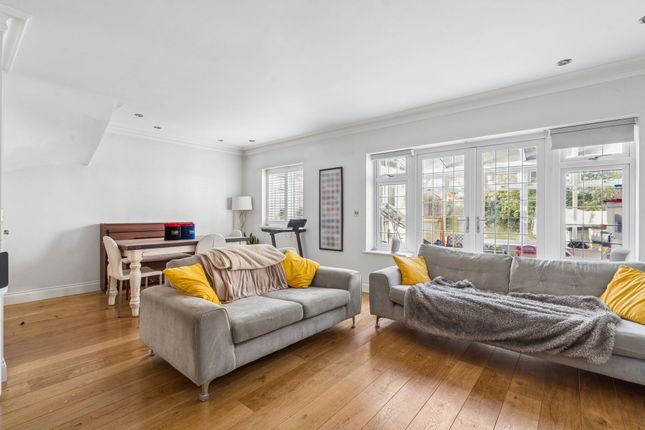 2b Vivian Gardens, Watford photo 2