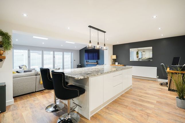 16 Ash Close, Sheffield photo 2