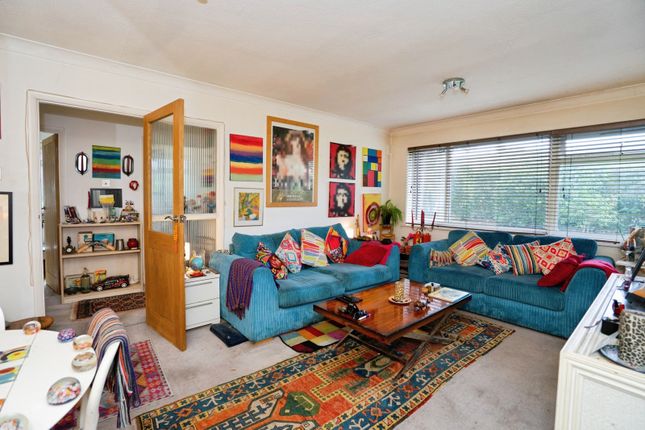 3, Holly Court, Pulborough photo 2