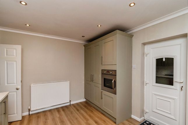 18, Bridges Crescent, Cannock photo 4