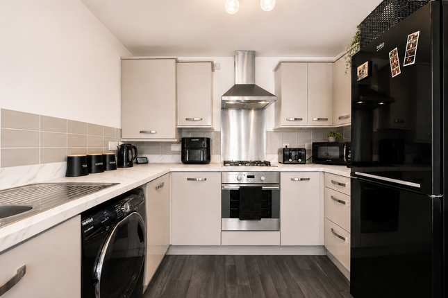 19, Moorland Green, Swansea photo 4