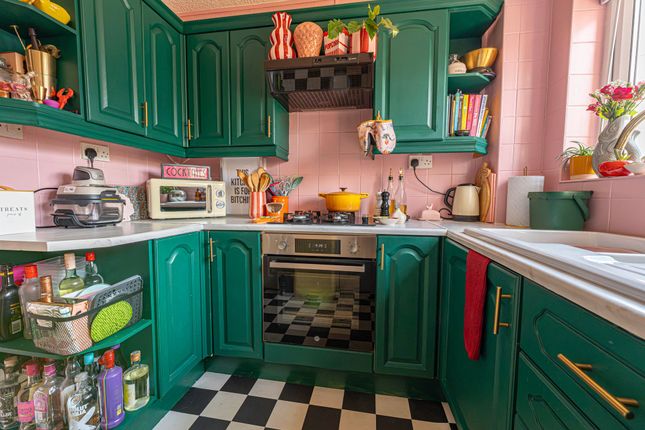22 Joyce Close, Newport photo 2