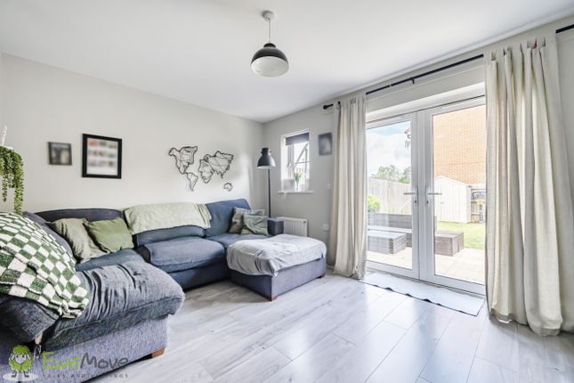 5, Benham Place, Tadley photo 3