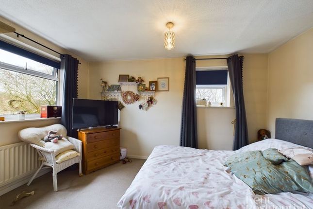 Property for sale in Chaffinch Close, Chatham
