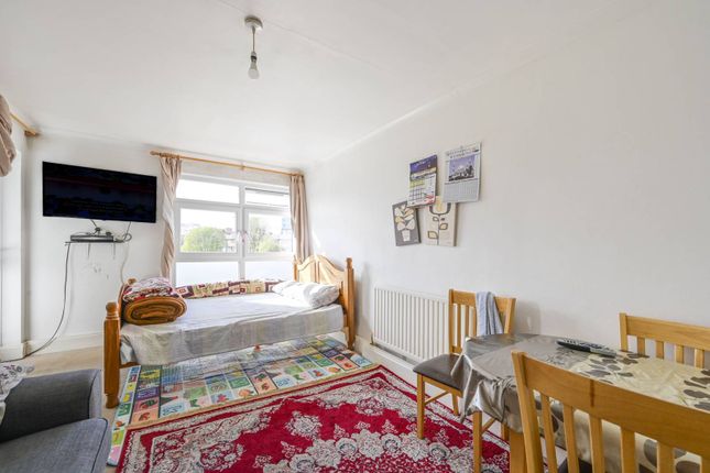 Thumbnail Flat for sale in Norbiton Road E14, Tower Hamlets, London,