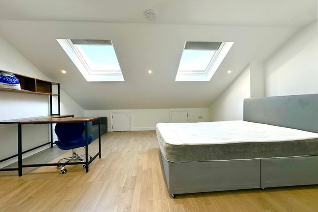 Flat D, 55, Flaxman Road, London photo 4