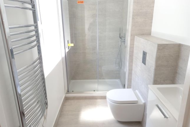 Flat 3 Shower Room.Jpg