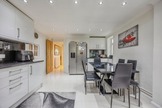 5, Somerton Close, Surrey photo 4