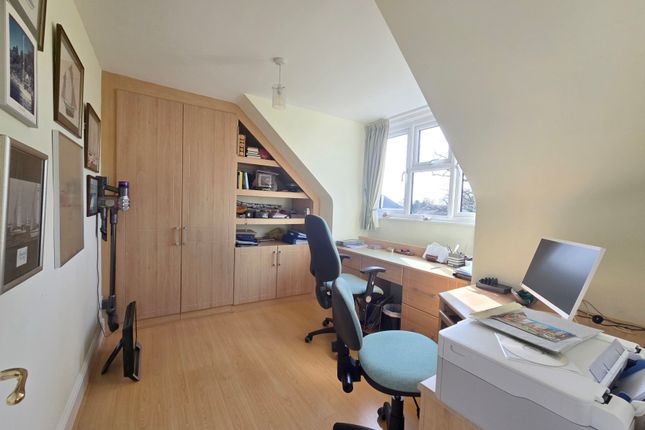 6, Fox Pond Lane, Lymington photo 3