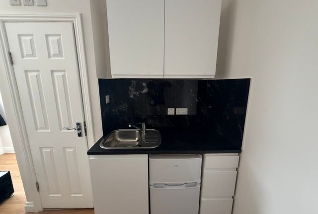 ROOM B - 81, Cromwell Road, Luton photo 2