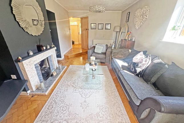 99, Gwendoline Drive, Leicester photo 3