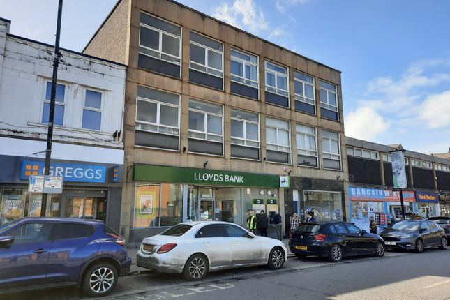 Retail premises to let in Batley