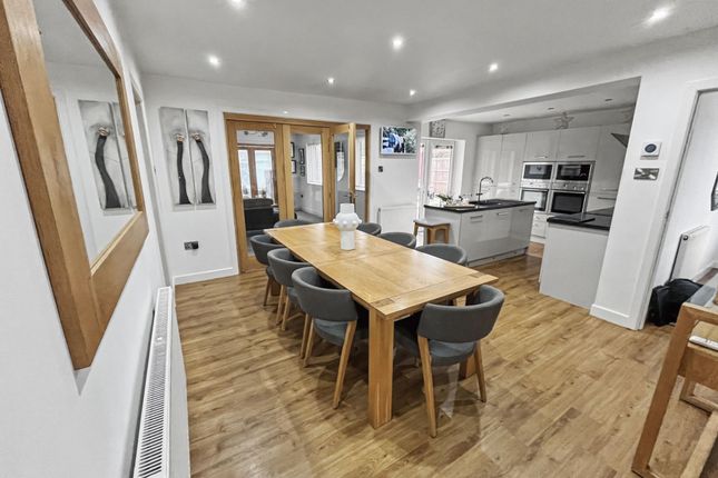 12 Bloomfield Drive, Bury photo 4